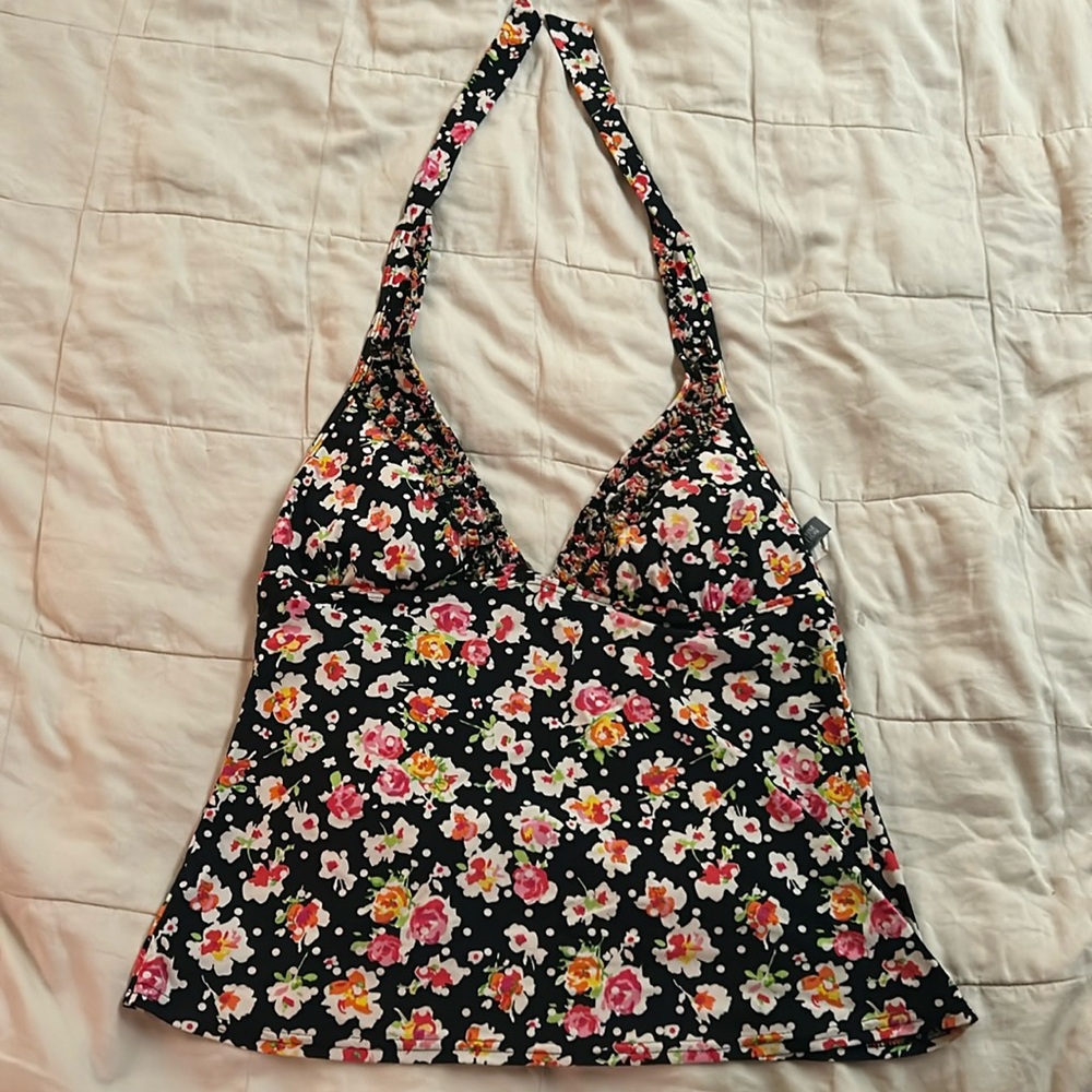 L Kenneth Cole Reaction Swim Top, great condition